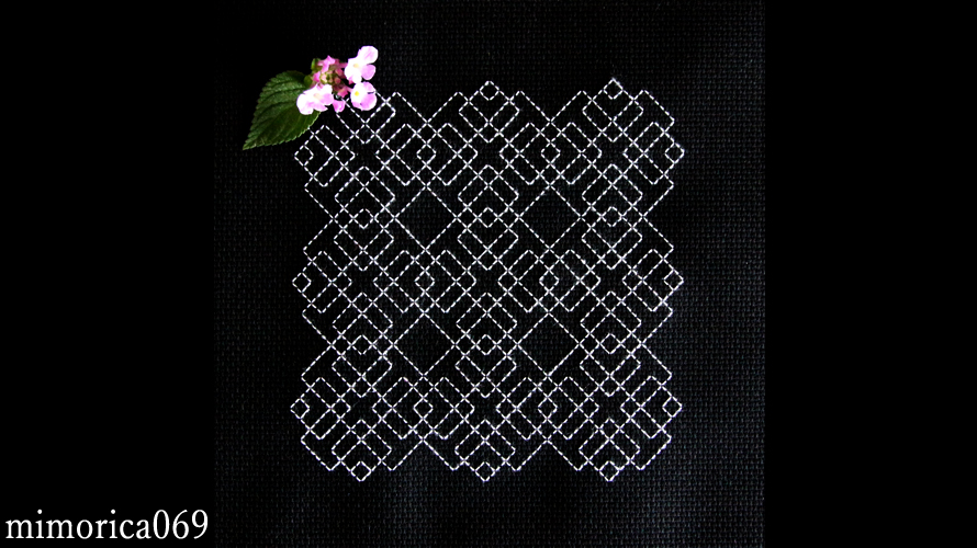 069.正方形が連なる幾何学模様の刺繍　Geometric pattern embroidery with square.　