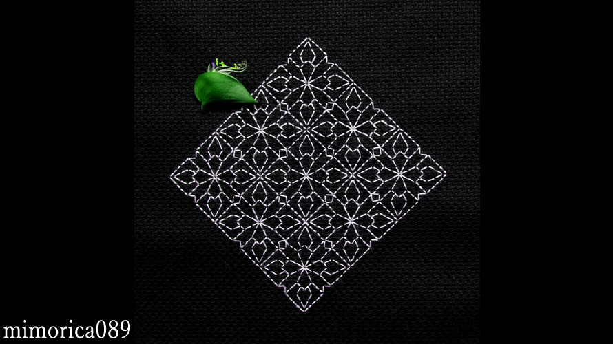 花の刺繍の幾何学模様 Geometric pattern of flowers embroidery.