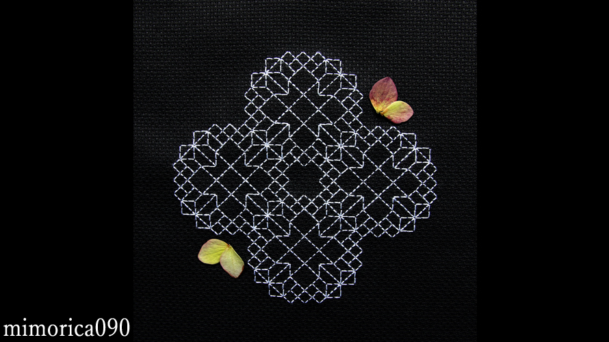 花の刺繍の幾何学模様 Geometric pattern of flowers embroidery.