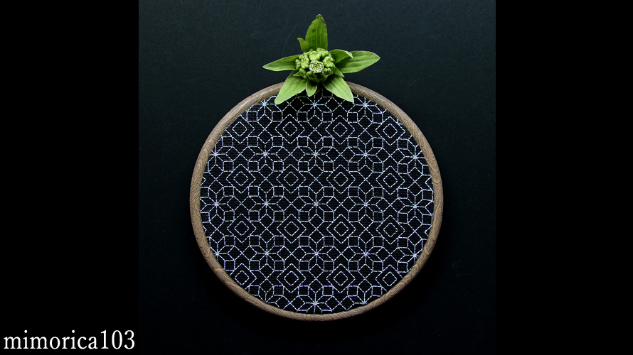 刺繍フレームのための幾何学模様 A geometric pattern for a DMC embroidery frame.